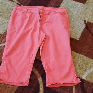 peach capri pants